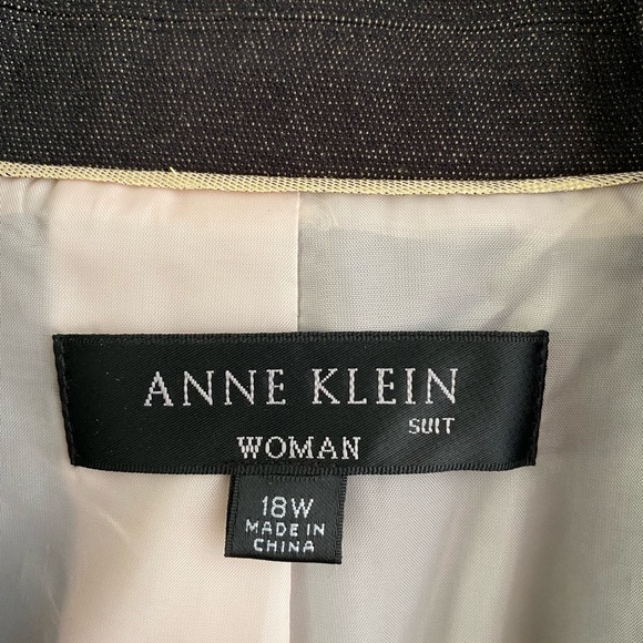 Women’s Anne Klein 18W 3 button dark brown with tan stitching. Lined - Picture 4 of 4